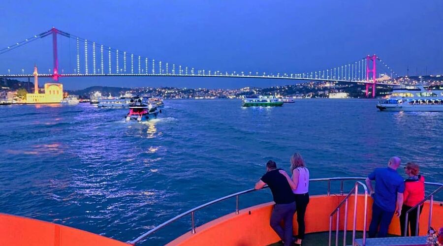 Boğaz Turu Gece - Yemekli & Limitli Alkol